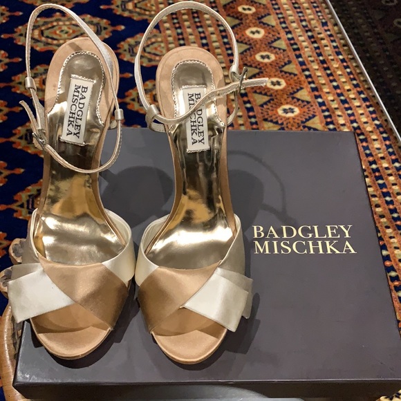 NIB Badgley Mischka Gerdie Bow Peep-Toe Sandal - Picture 1 of 8